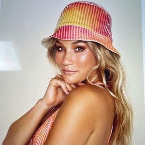 Dippin daisys midsummer bucket hat